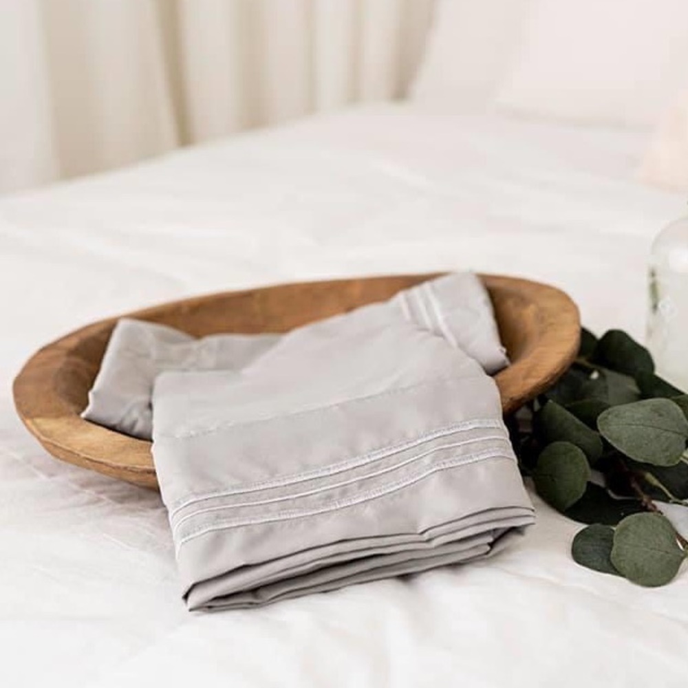 ✨SALE✨King 6pc Light Grey Bedsheets - Picture 2 of 6